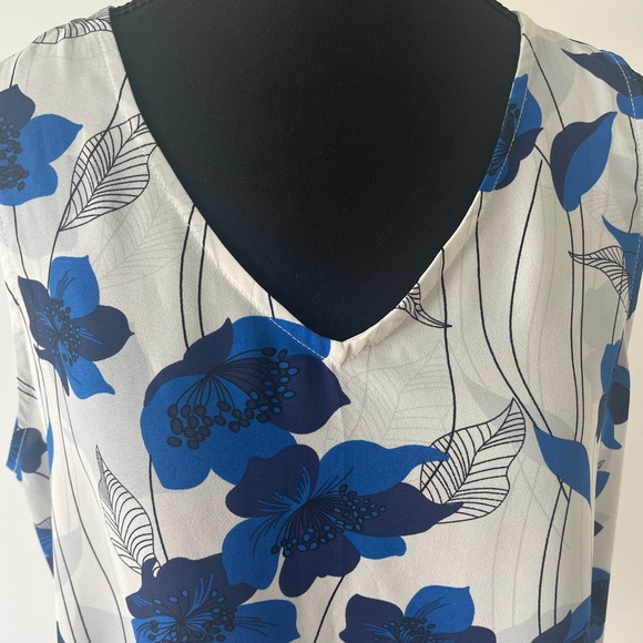 W5 Printed Floral Sheer Sleeveless Top - Picture 3 of 7